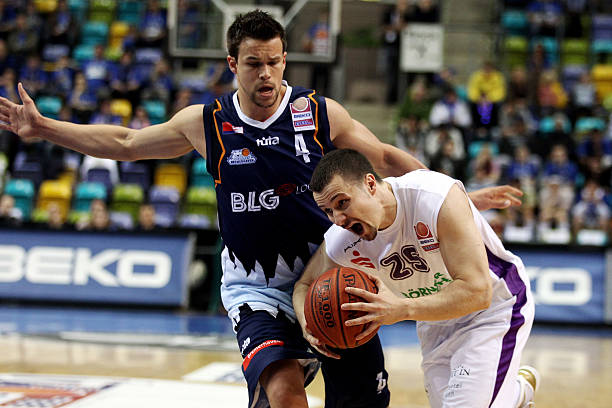 毫不犹豫地 毫不犹豫地